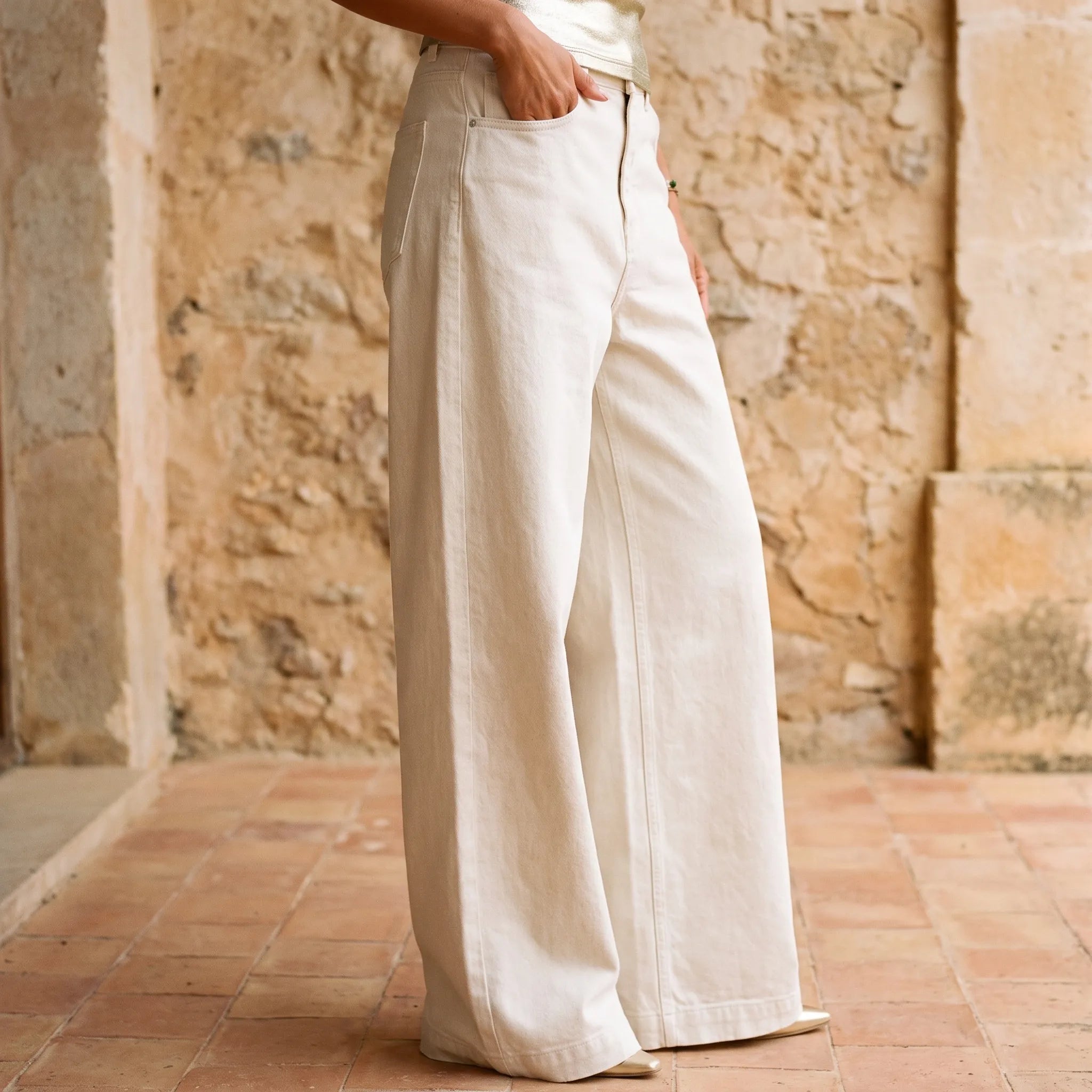 Alvara - High Waisted Wide Leg Jeans